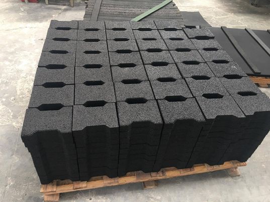 gach-cao-su-an-toan-loi-di.jpg (43 KB)