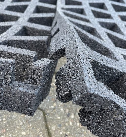 playnsafe_fall_grass_grid_rubber_mats_interlocking_system.jpeg (81 KB)