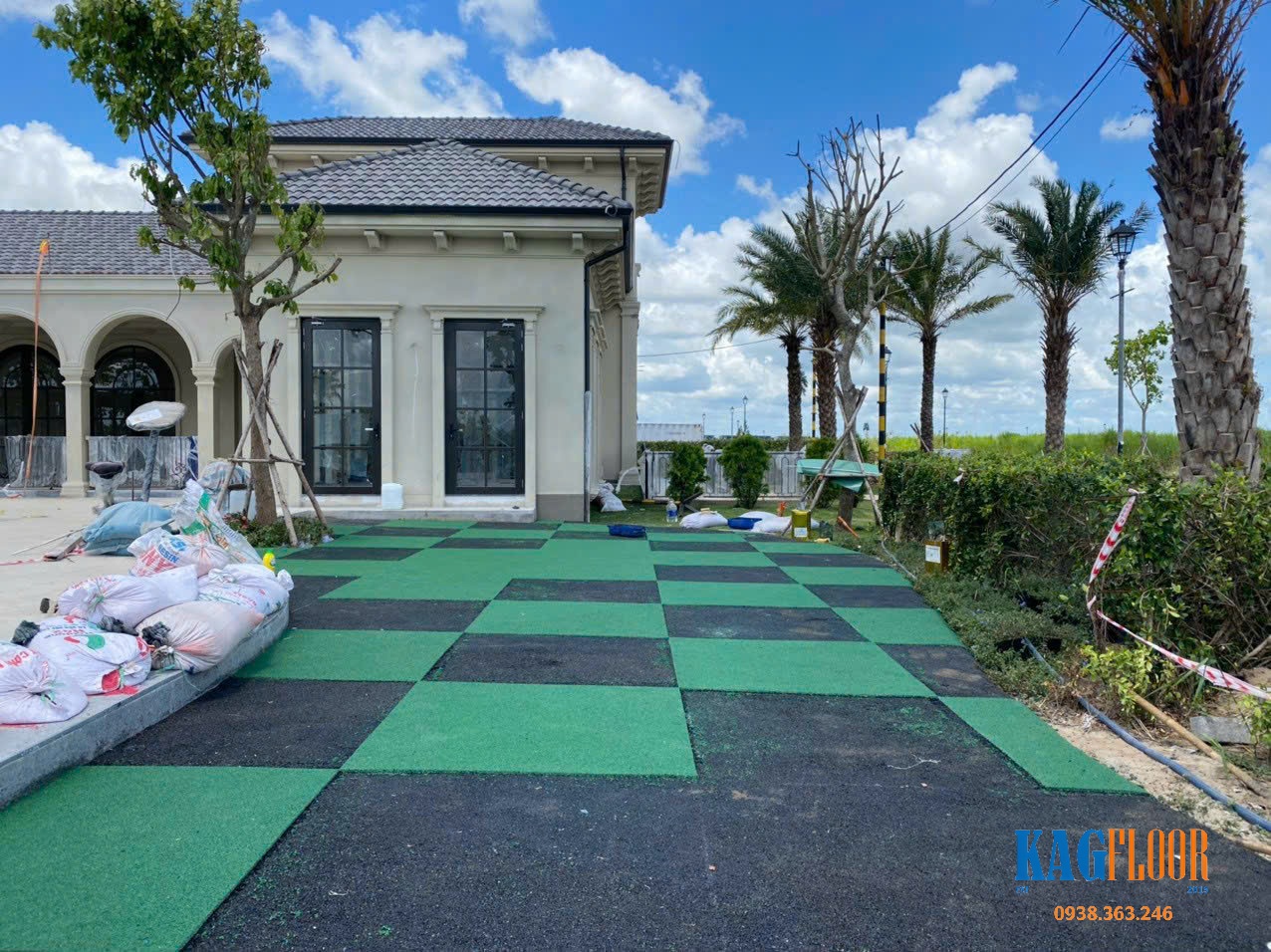 Sàn cao su epdm thi công như bàn cờ