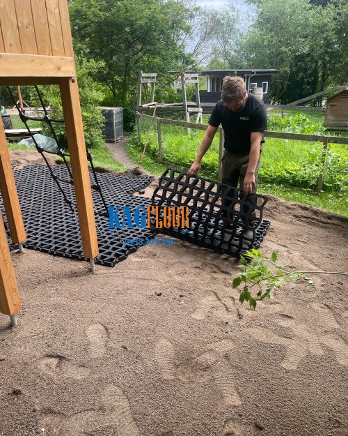 Sân chơi cát thì lót thảm cao su loại nào