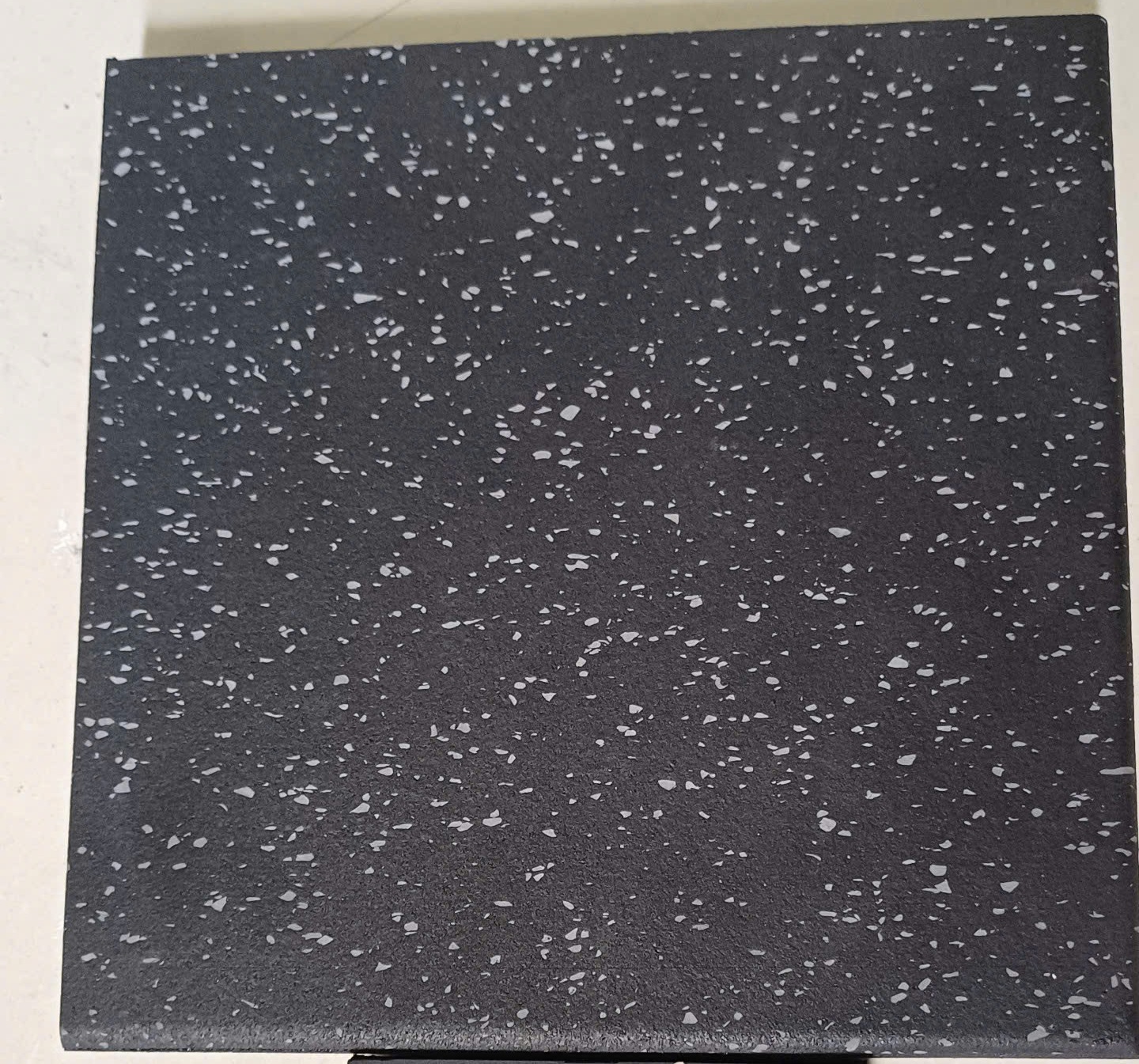 gach-cao-su-epdm-dark-grey.jpg (702 KB)